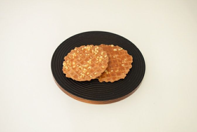 【ツジセイ製菓(株)】うどん脳焦がしキャラメルバターワッフル(小)