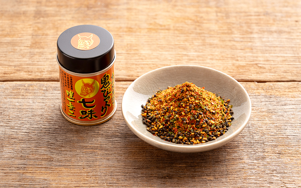 【(株)山清】香川本鷹鬼びっくり七味唐辛子(缶入)12g