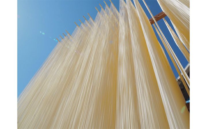 【小豆島手延素麺協同組合】島の光　黒帯　和紙袋250g